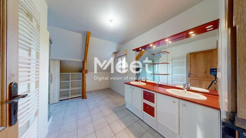 Maison - 220 m² - 6 pièces