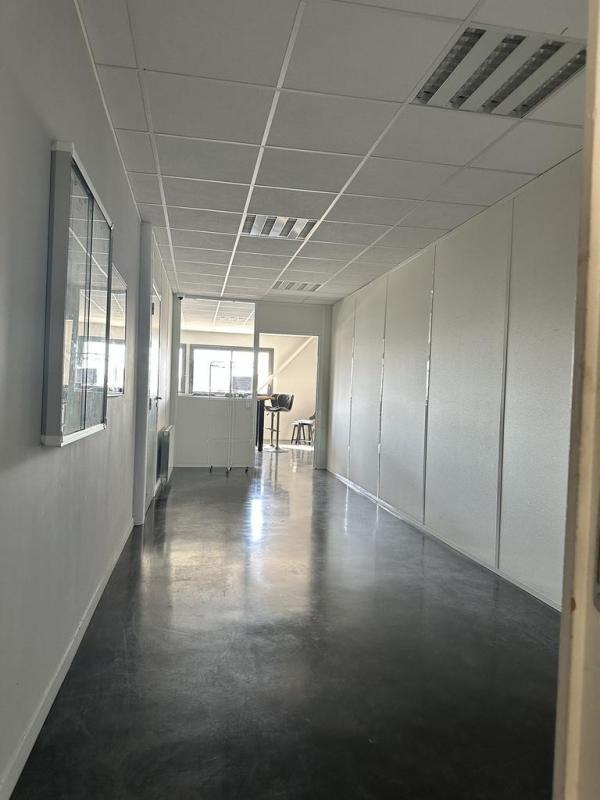 Local d'activité / Entrepôt - 190 m²