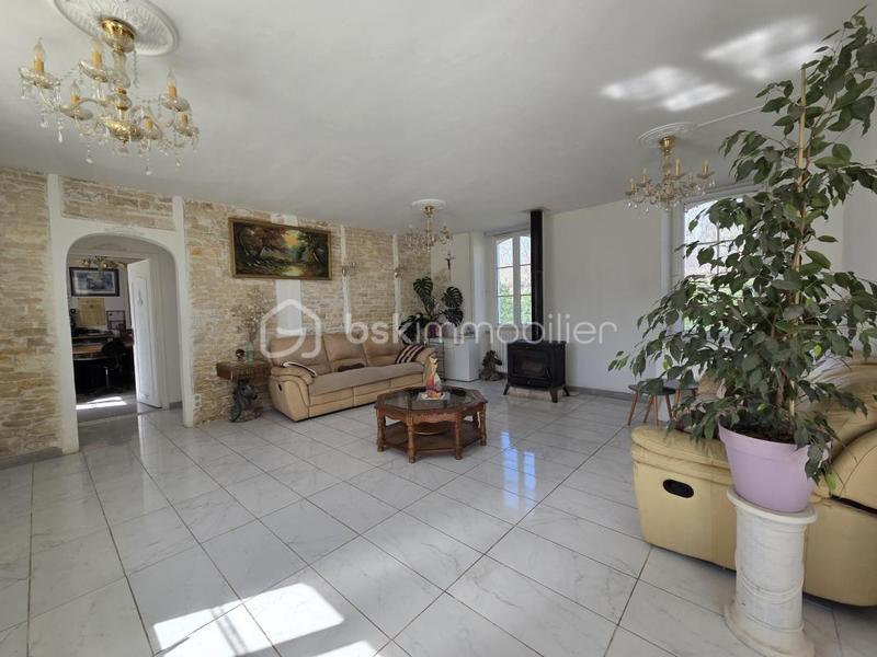 Propriété - 245 m² - 7 pièces