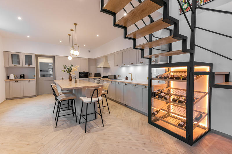 Maison - 299 m² - 8 pièces