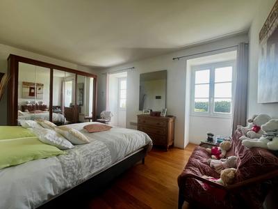 Maison - 230 m² - 10 pièces