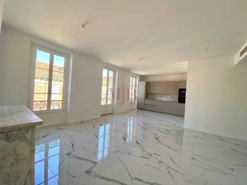 Appartement - 90 m² - 3 pièces