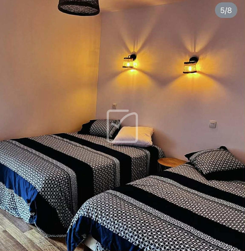 Maison - 262 m² - 11 pièces