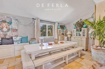 Villa - 250 m² - 9 pièces