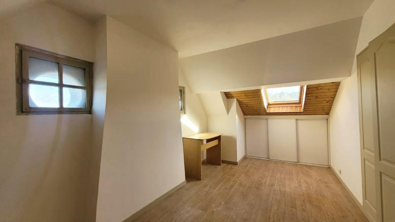 Maison - 220 m² - 7 pièces