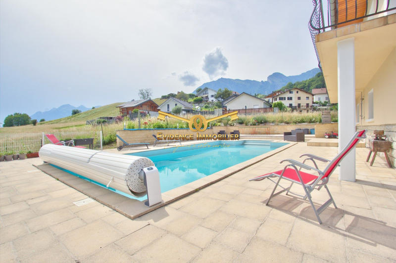 Maison - 215 m² - 7 pièces