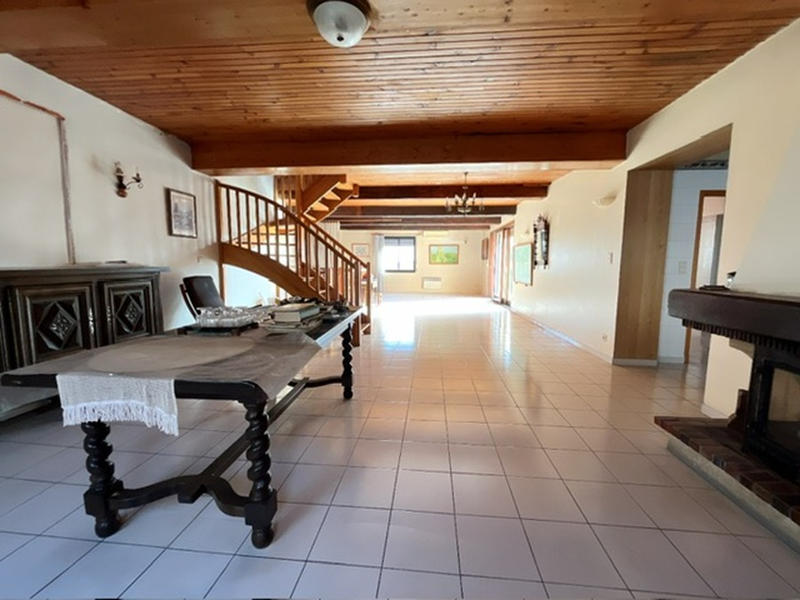 Maison - 230 m² - 6 pièces