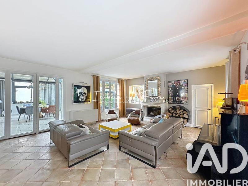 Maison - 202 m² - 9 pièces