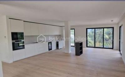 Villa - 239 m² - 5 pièces