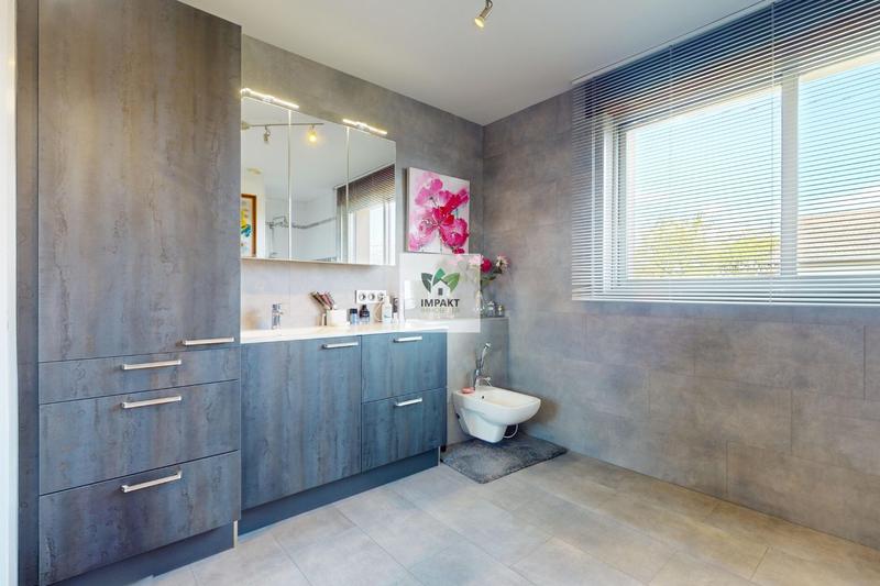 Villa - 231 m² - 8 pièces