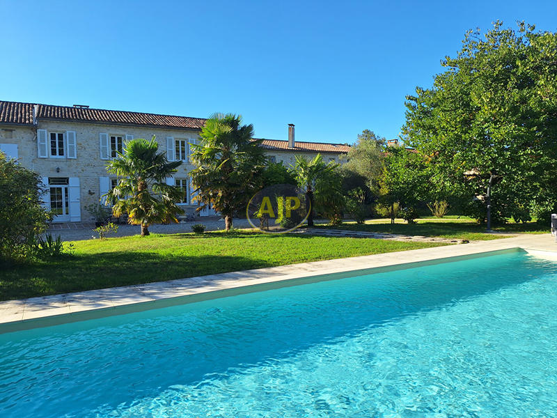 Maison - 540 m² - 15 pièces