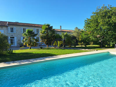 Maison - 540 m² - 15 pièces