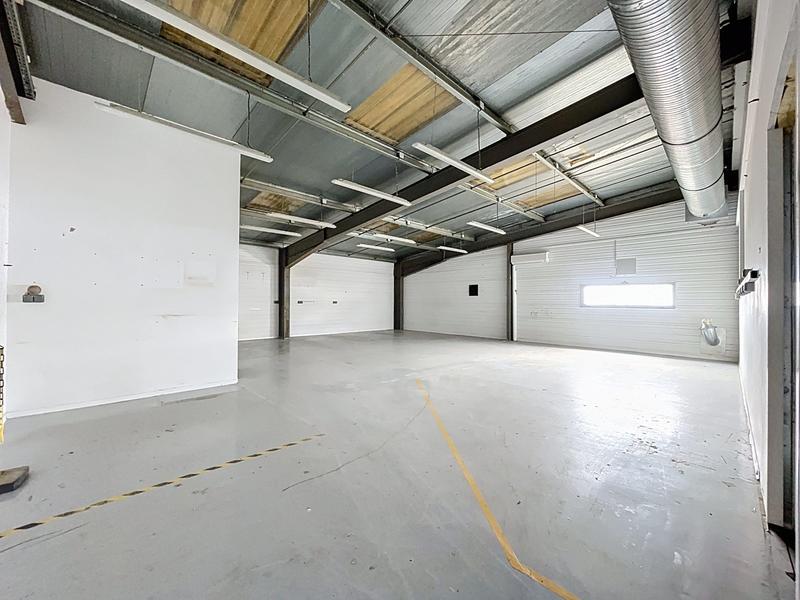 Entrepôt - 1 340 m²