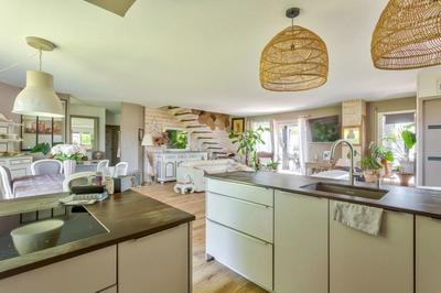 Maison - 200 m² - 8 pièces