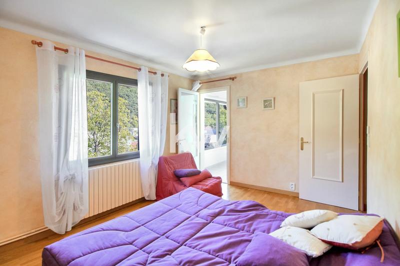 Maison - 250 m² - 6 pièces