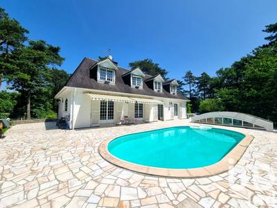 Maison - 220 m² - 9 pièces