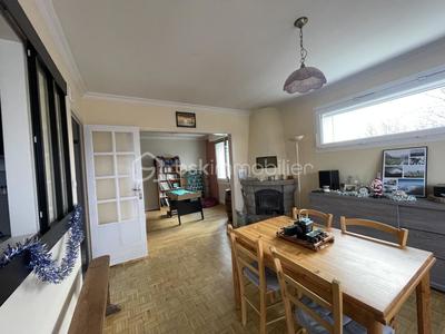 Maison de ville - 1 187 m² - 7 pièces