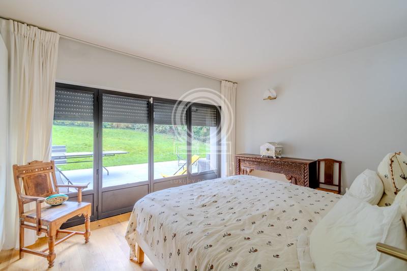 Maison - 250 m² - 8 pièces