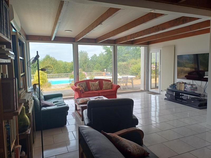 Maison - 207 m² - 9 pièces