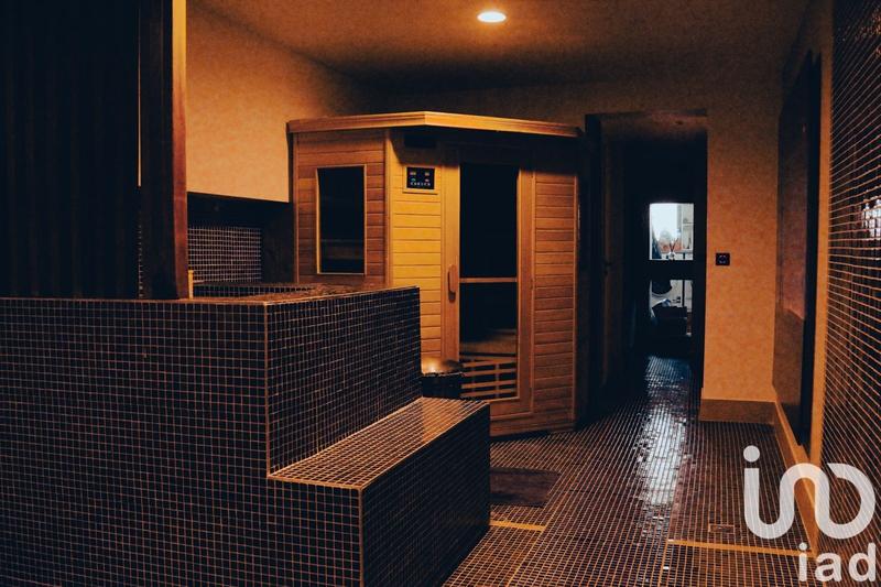 Maison - 590 m² - 11 pièces