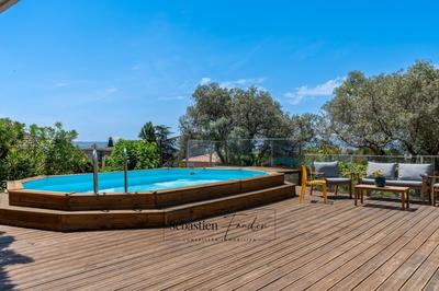 Maison - 210 m² - 8 pièces