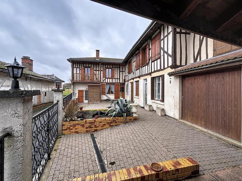 Maison - 268 m² - 8 pièces