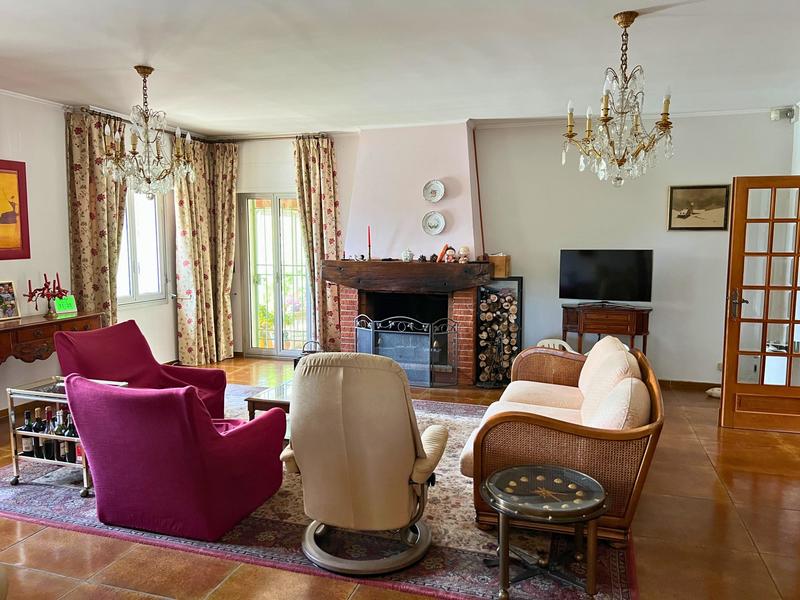 Maison - 221 m² - 5 pièces