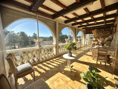 Villa - 206 m² - 6 pièces