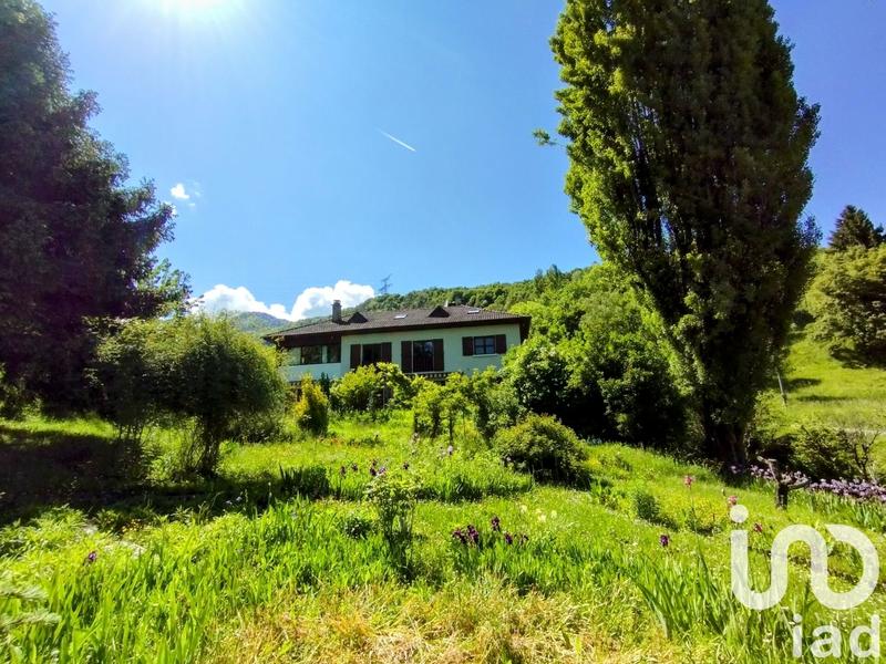 Maison - 270 m² - 12 pièces