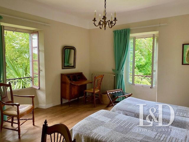 Maison ancienne - 500 m² - 21 pièces