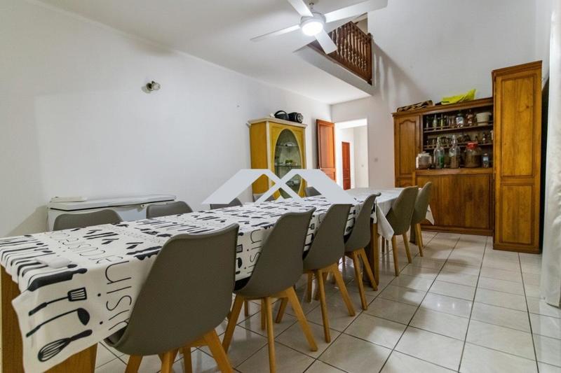 Maison - 208 m² - 6 pièces