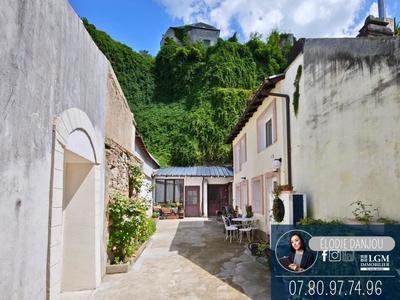 Maison - 215 m² - 7 pièces