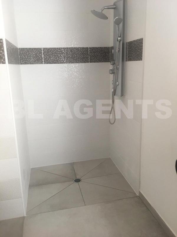 Maison traditionnelle - 249 m² - 11 pièces