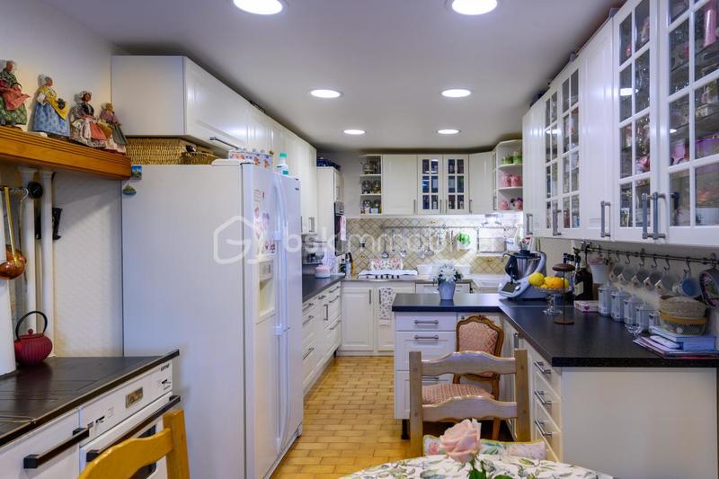 Maison - 230 m² - 7 pièces