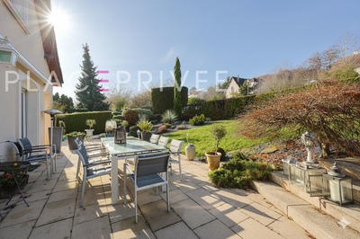 Maison - 295 m² - 7 pièces