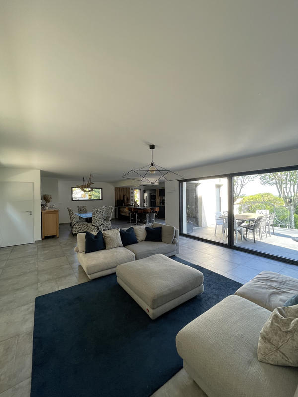 Maison - 220 m² - 6 pièces