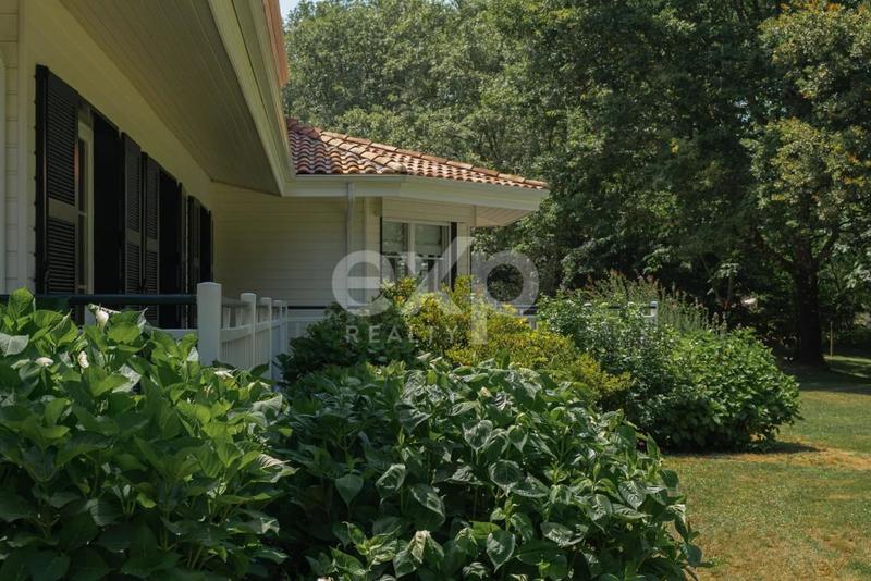 Propriété - 220 m² - 8 pièces