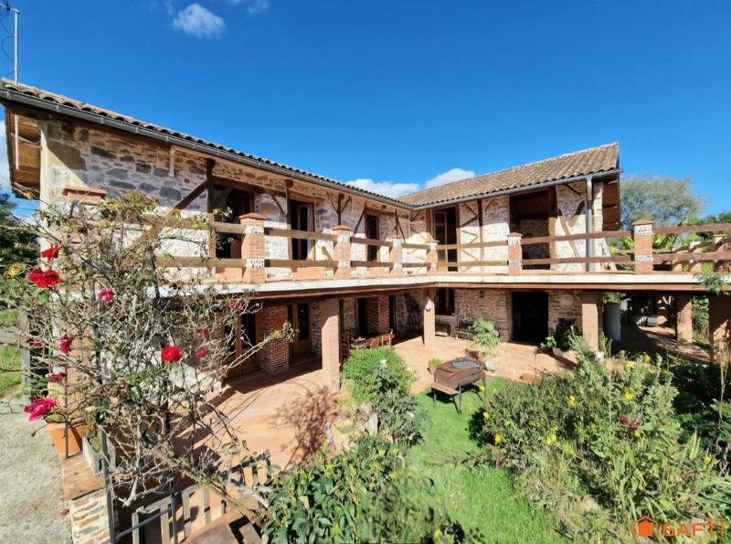 Maison - 440 m² - 11 pièces