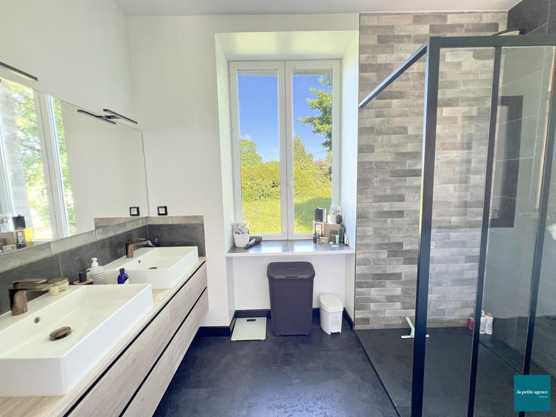 Maison - 350 m² - 11 pièces