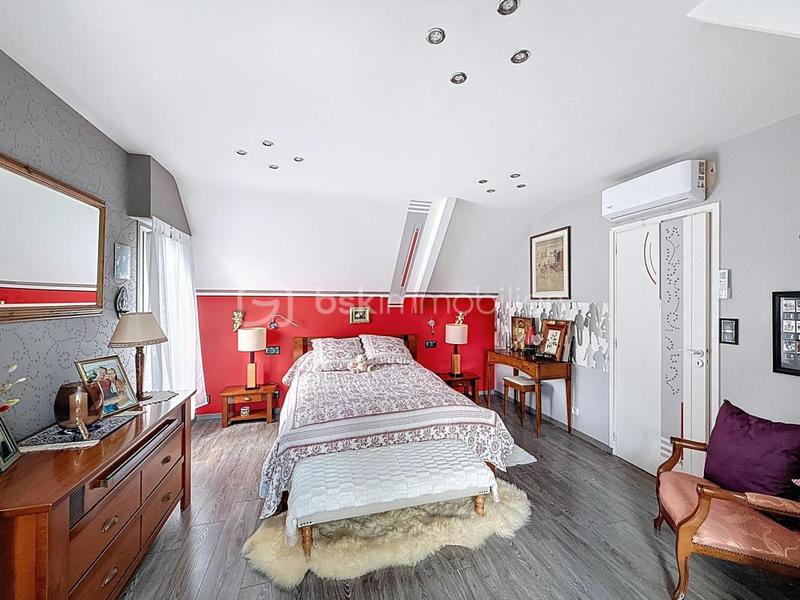 Propriété - 230 m² - 10 pièces