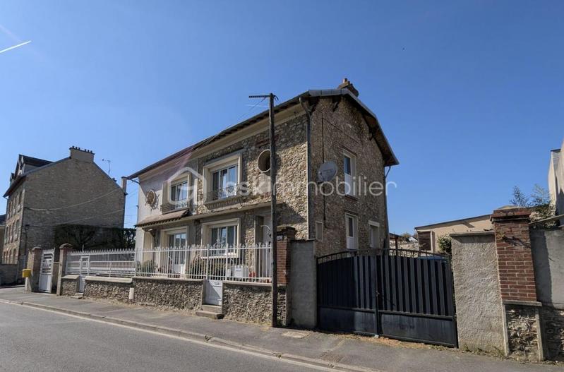 Maison traditionnelle - 185 m² - 7 pièces