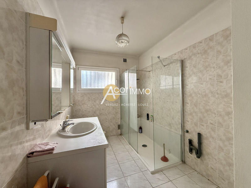 Maison - 210 m² - 9 pièces