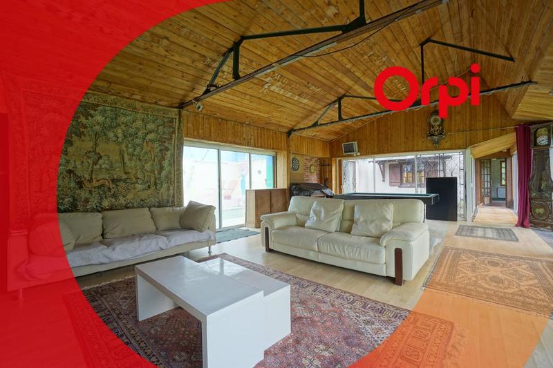 Maison - 230 m² - 7 pièces