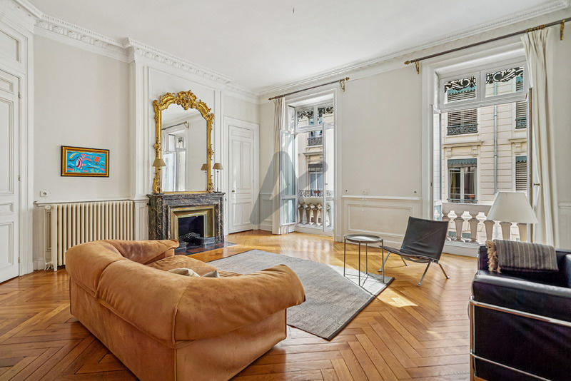 Appartement - 197 m² - 7 pièces