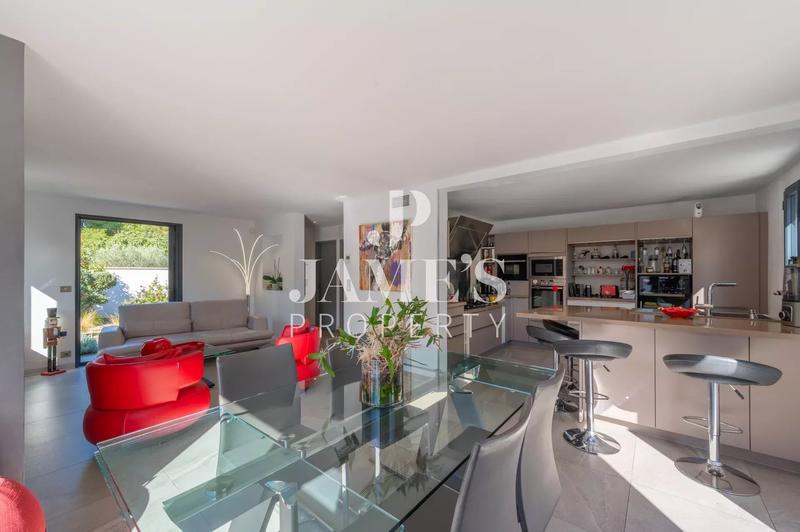 Maison - 135 m² - 5 pièces