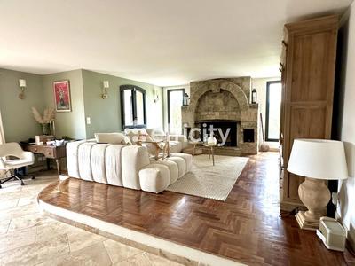 Villa - 230 m² - 9 pièces