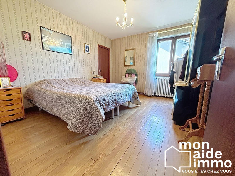 Maison - 210 m² - 8 pièces