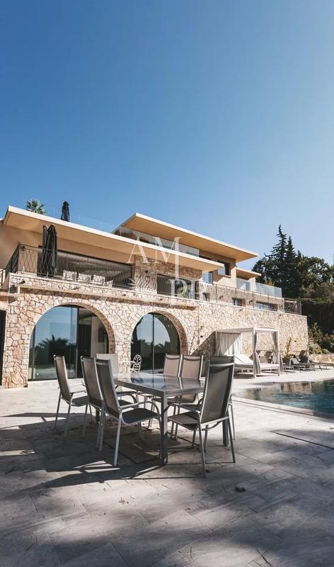 Villa - 370 m² - 8 pièces
