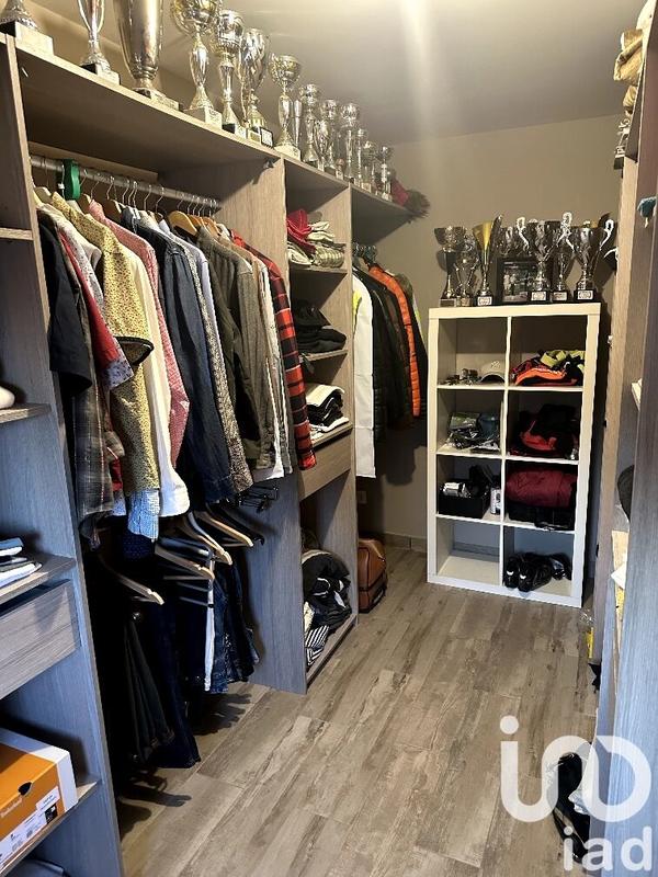 Maison - 203 m² - 7 pièces