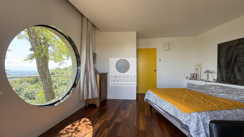 Maison - 241 m² - 8 pièces